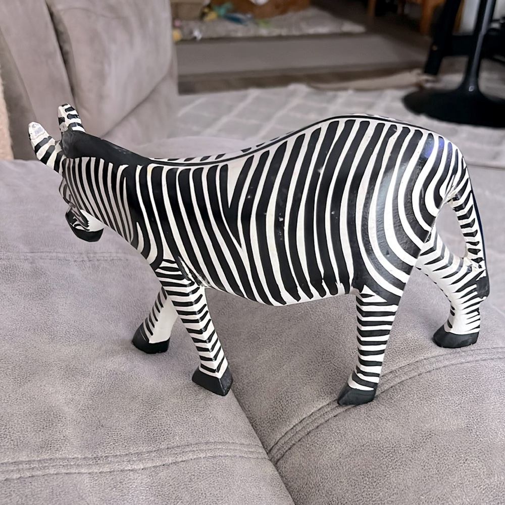 🦓 WOODEN ZEBRA 11” x 6” FIGURINE HOME ACCENT DECOR - Picture 2 of 7